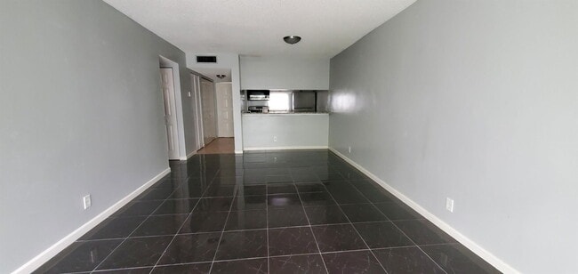 Foto del edificio - 8540 N Sherman Cir