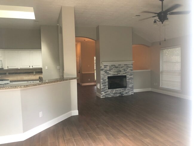 Foto del edificio - 19306 Pinewood Bluff Ln