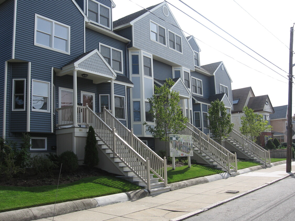 Primary Photo - 187 Bucknam St