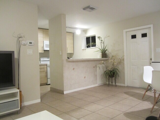 Foto del edificio - 1100 Village Blvd