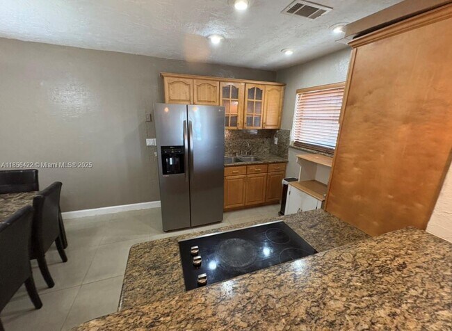 Foto del edificio - 3480 NW 208th St