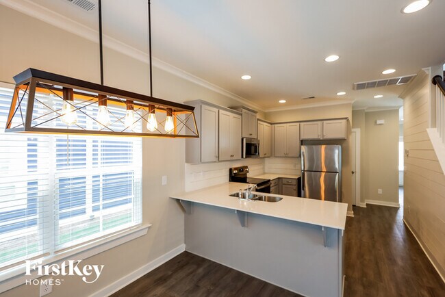 Foto del edificio - 211 Creek Run Way