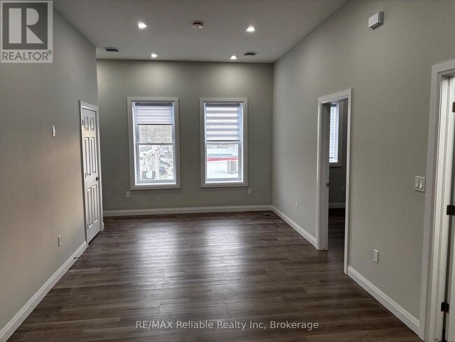 Building Photo - 24 Albert St