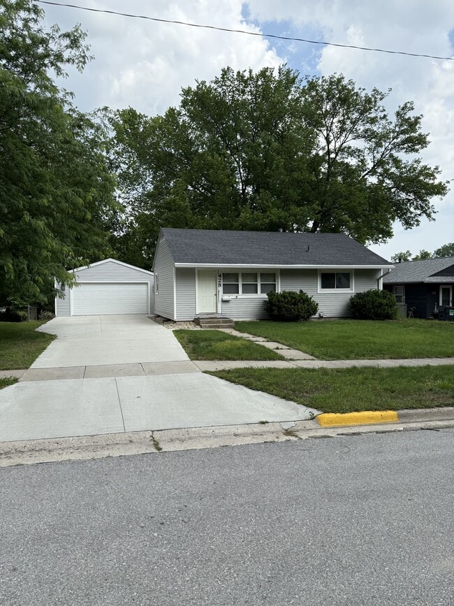 Building Photo - 428 Hilltop Rd