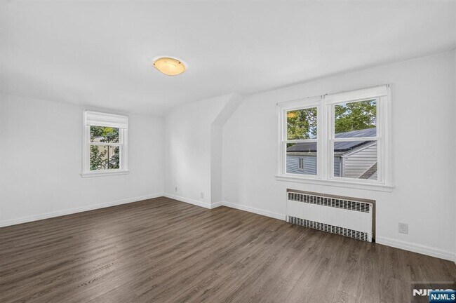 Foto del edificio - 165 Oak Grove Ave