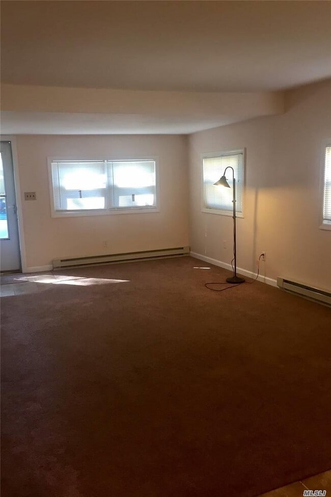 Foto del edificio - 129 Westbury Dr