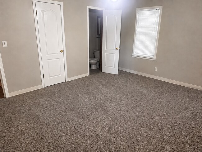 Foto del edificio - Adorable 2-Bedroom Gem: Fresh Floors & New Appliances!