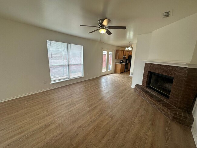 Foto del edificio - Wonderful updated 2/2/2 off of Milwaukee!