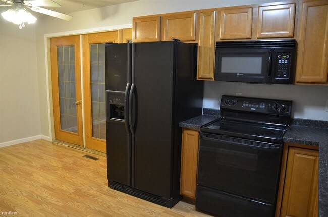 Foto del edificio - 6512 Laurel Ln NE