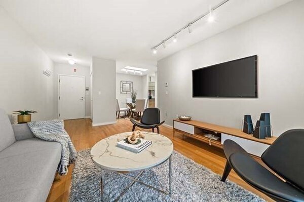 Foto del edificio - 217 Thorndike St