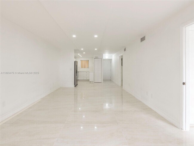 Foto del edificio - 3195 Foxcroft Rd