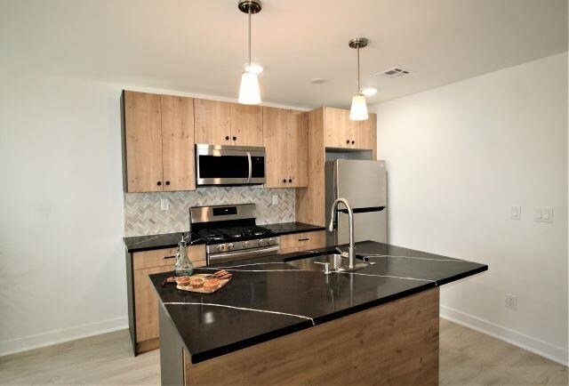 Foto del edificio - 782 Grand St