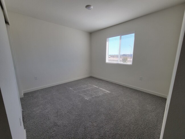 Building Photo - Brand New Roseville 3/2.5 w/Solar!!!!!  Pl...