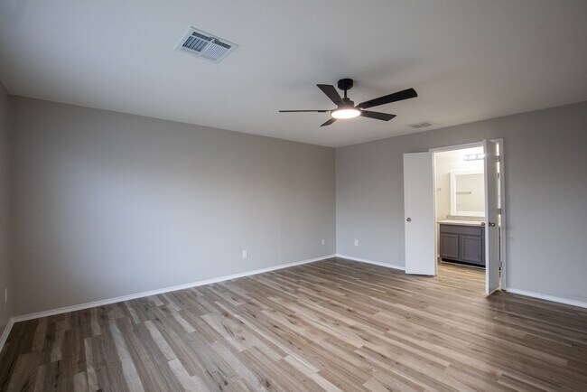 Building Photo - 718 Remwick Dr