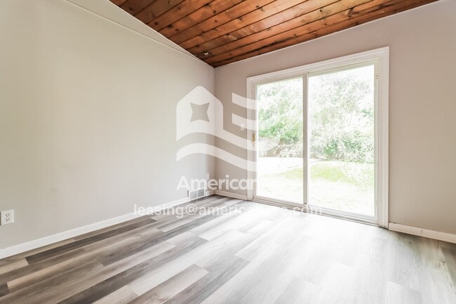 Building Photo - 12641 Mettetal St