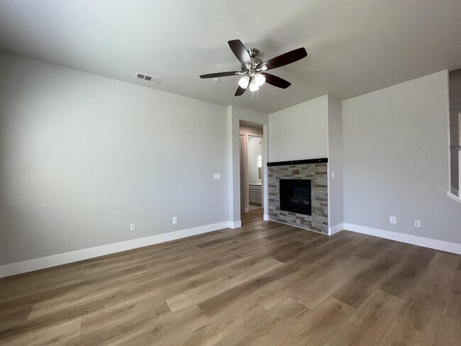 Building Photo - 3157 Rogue River Dr
