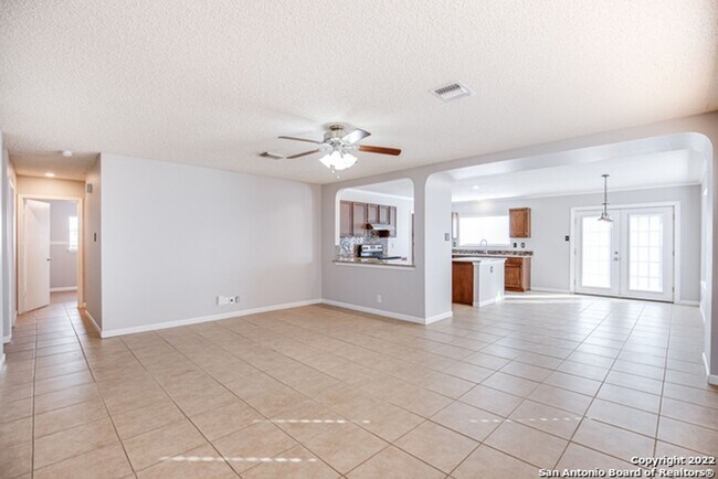 Foto del edificio - *COMING SOON* Beautiful 3 Bedroom Home with Granite Countertops & Large Backyard