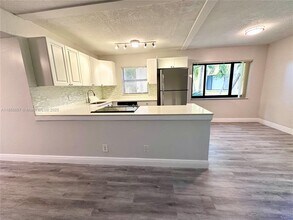 Building Photo - 120 Meadows Cir