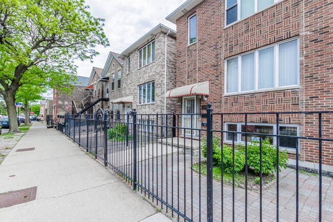 Building Photo - 1343 W 31st St