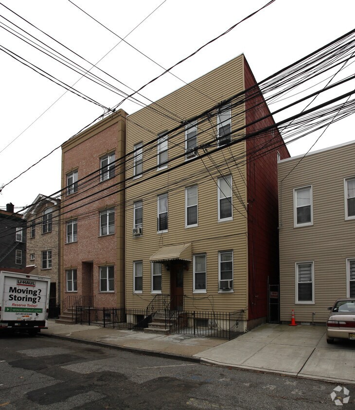 Building Photo - 151 Hopkins Ave