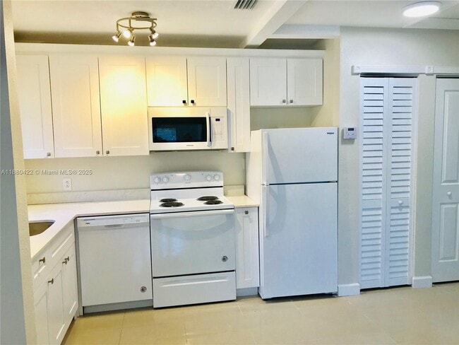 Building Photo - 1949 Funston St