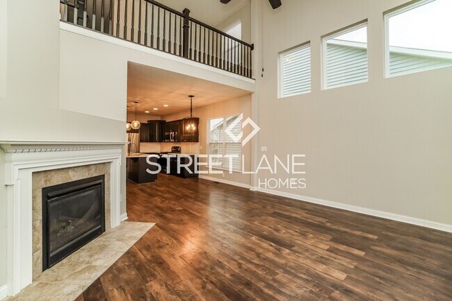 Building Photo - REDUCED!