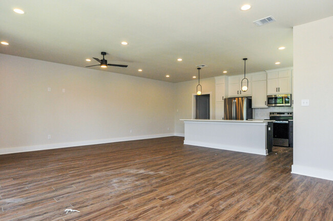 Building Photo - 301 Cooner St