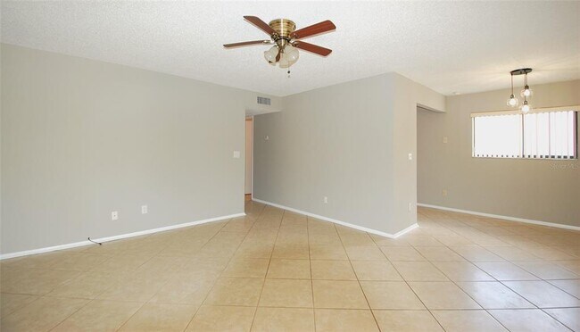 Foto del edificio - 3300 Fox Chase Cir
