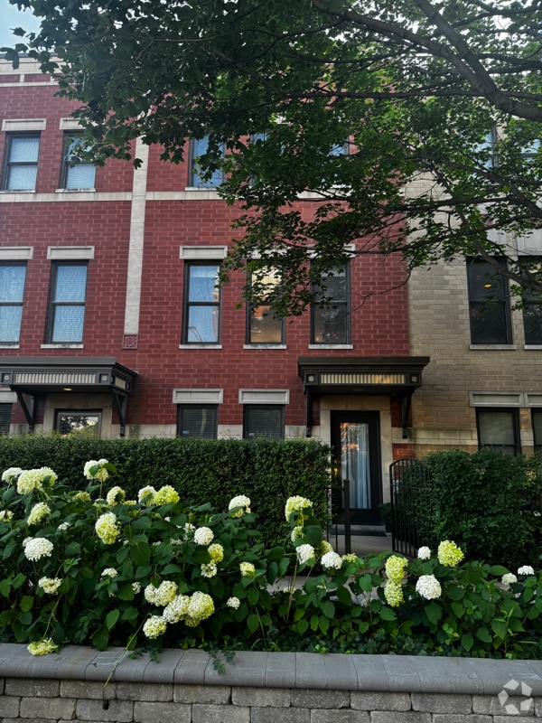 Building Photo - 1002 N Crosby St