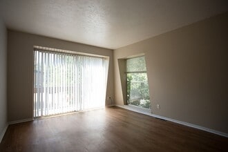 Building Photo - 604 Marine St