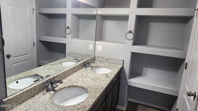 Foto del edificio - 12869 Woolstone Dr