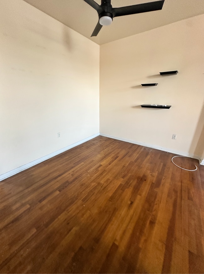 LIVINGROOM - 577 Bramhall Ave