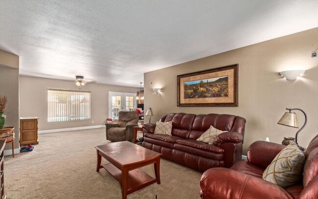 Building Photo - Updated 3bd w/ pool  51ave Bell