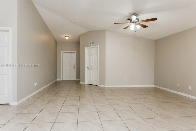 Building Photo - 368 SW Tulip Blvd