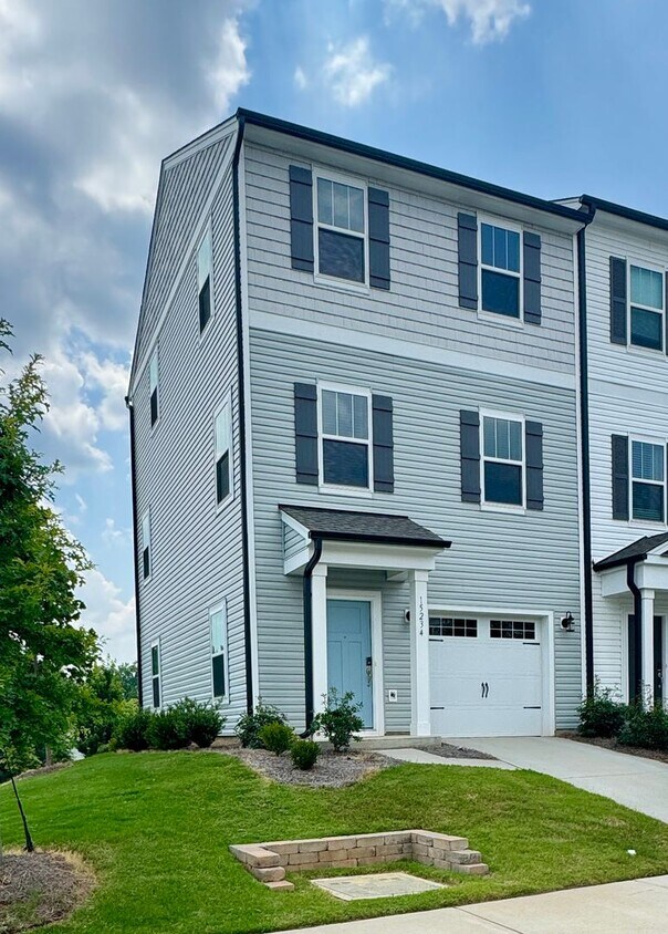Primary Photo - 3BR/2BA Townhouse in Mallard Creek
