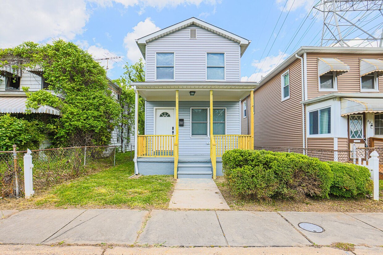 Primary Photo - 221 Center Street