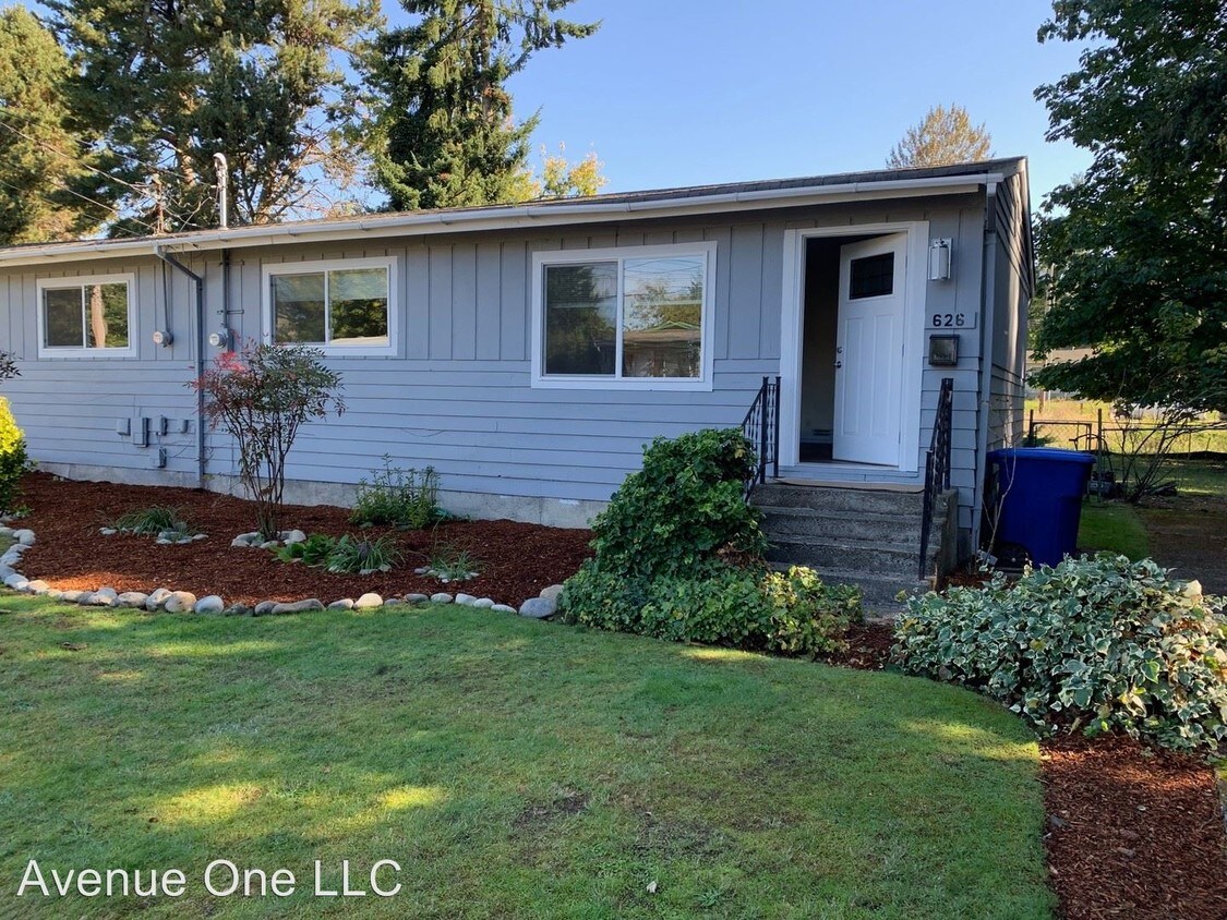 Foto principal - 626 Harrington Ave NE