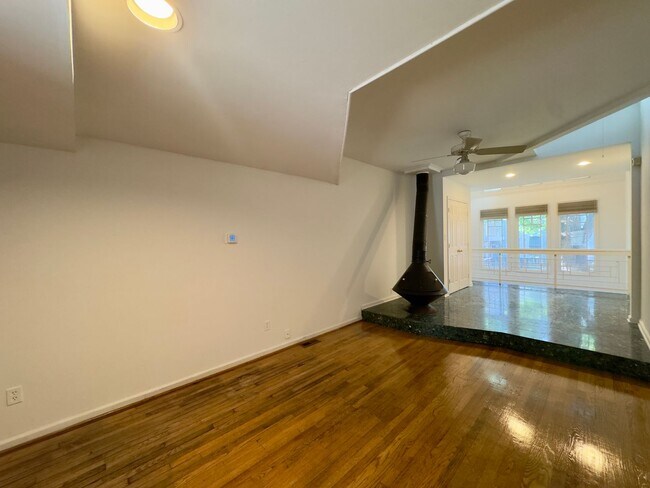 Foto del edificio - Charming 1 Bedroom Townhome ~ Ridgely's Delight