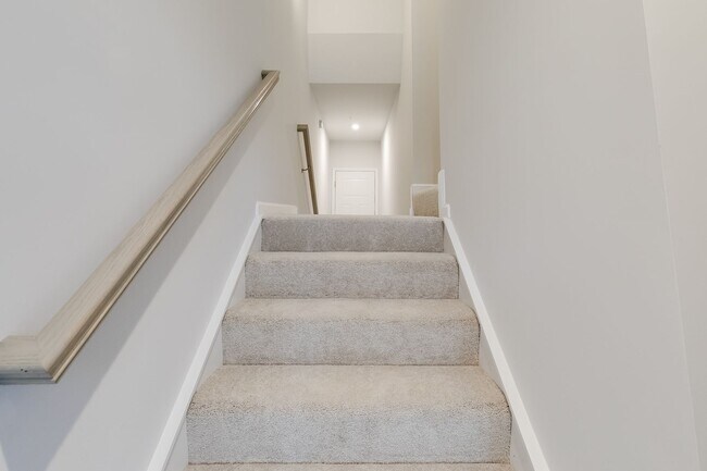 Foto del edificio - Price Drop on 3 Bedroom Luxury Condo in Glen Allen!!! ***Available Beginning of March***