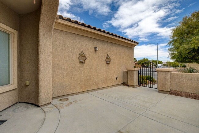 Building Photo - Aliante Single Story Beauty!