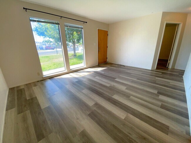 Foto del edificio - 290 Northwoods Ave