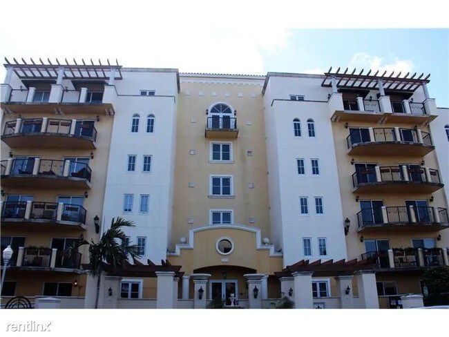 Building Photo - 322 Madeira Ave