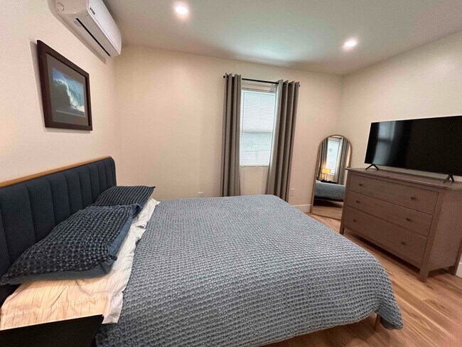 Building Photo - 1067 Connecticut St