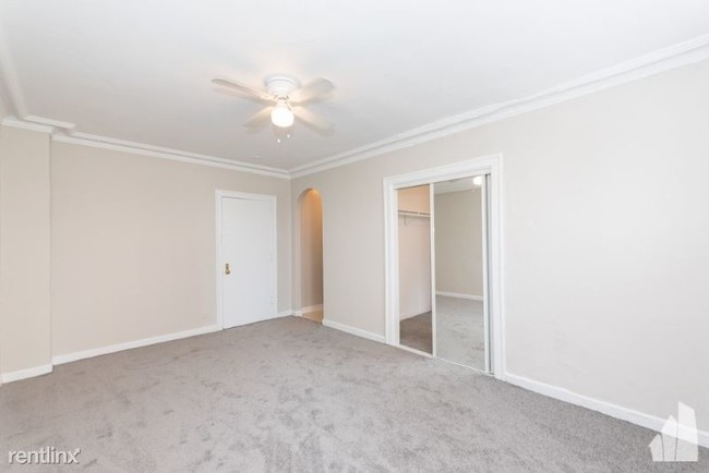 Building Photo - 444 W St James Pl