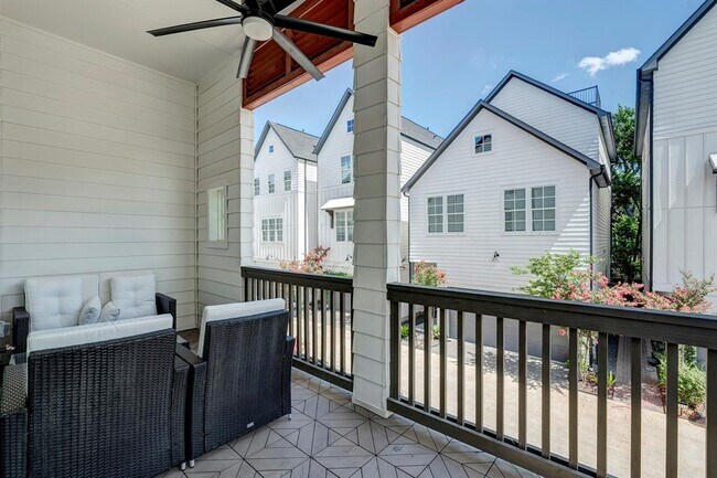 Foto del edificio - 3315 Timbergrove Heights St.