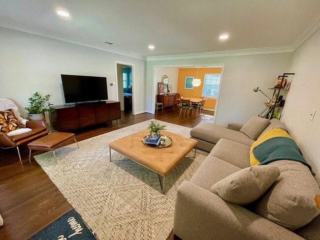 Photo - 718 W Colorado Blvd (Dallas, TX) House