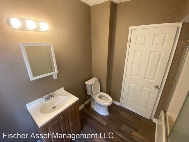 Building Photo - 1 br, 1 bath Apartment - 3164 west 73rd St...