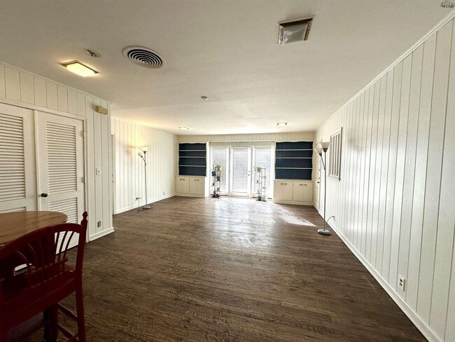 Building Photo - 2409 Ellingham