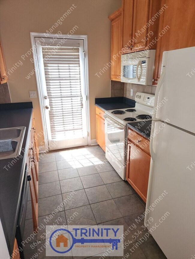 Foto del edificio - **MOVE IN SPECIAL -1/2 off 1st Month's rent! ** 3-Bedroom, 2-Bath Beauty Available Now!