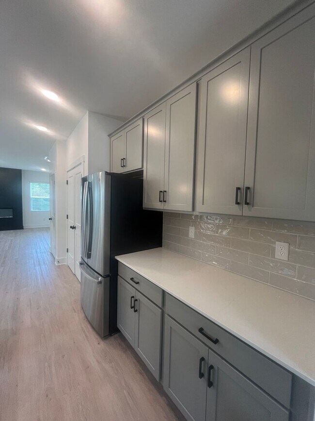 Foto del edificio - New Construction Home with 4 Bedrooms, 2.5 Baths, 2 Car Garage, Fenced Yard